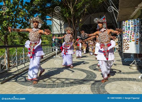 Traditional Wedding in Sri Lanka Editorial Image - Image of fire ...