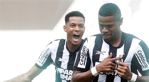 Botafogo bate o Bangu no Nilton Santos e dorme na liderança da tabela