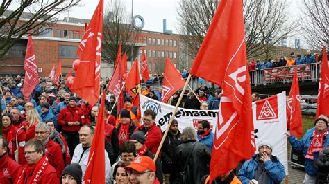 Streik Ig Metall Am Donnerstag Warnstreiks Am Baunataler Vw Werk