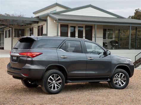 Nueva Toyota SW4 se presenta en Argentina - Autocosmos.com