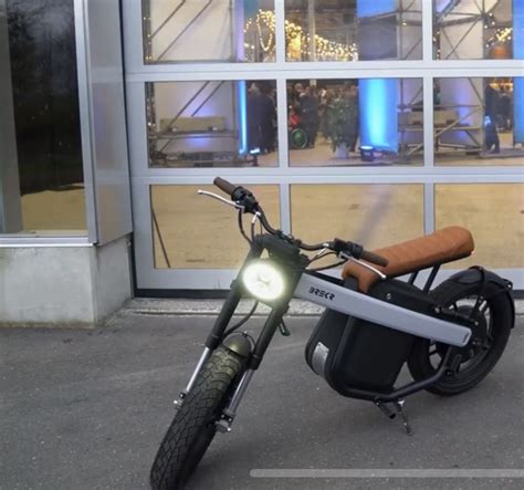 Brekr elektrische brommer | Aangepaste motoren, Fiets ontwerp, Brommers