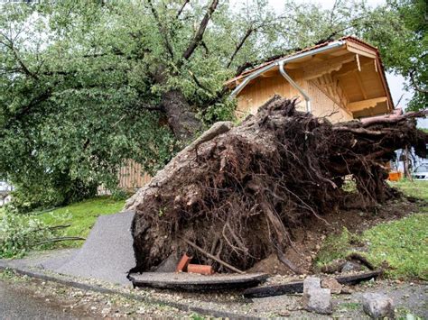 Sch Den Nach Heftigem Unwetter In Bayern