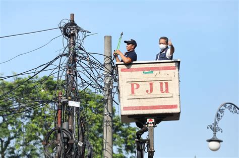 Pemkot Bandung Targetkan Ruas Jalan Utama Bebas Kabel Udara Bipol Co