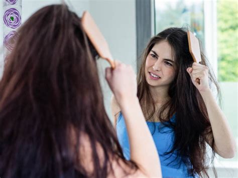 Agar Tidak Semakin Rusak Begini Cara Menyisir Rambut Kusut Dengan Baik