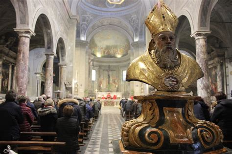 San Biagio A Pietrasanta La Fiera E La Benedizione Della Gola In