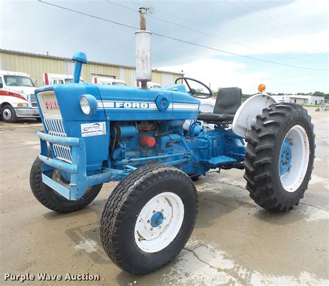 1971 Ford 2000 Tractor In Topeka Ks Item Da6394 Sold Purple Wave