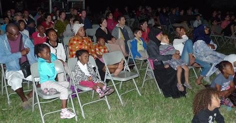 quartiers Chansons barbecue et cinéma en plein air pour les