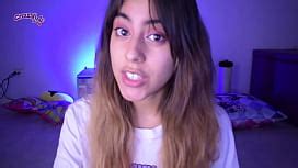 Linda Chica Latina Muestra Su Lengua XNXX