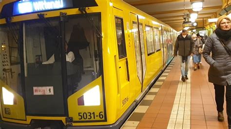 U Bahn Berlin Mitfahrt im H01 mit komischer Tür auf der U8 von