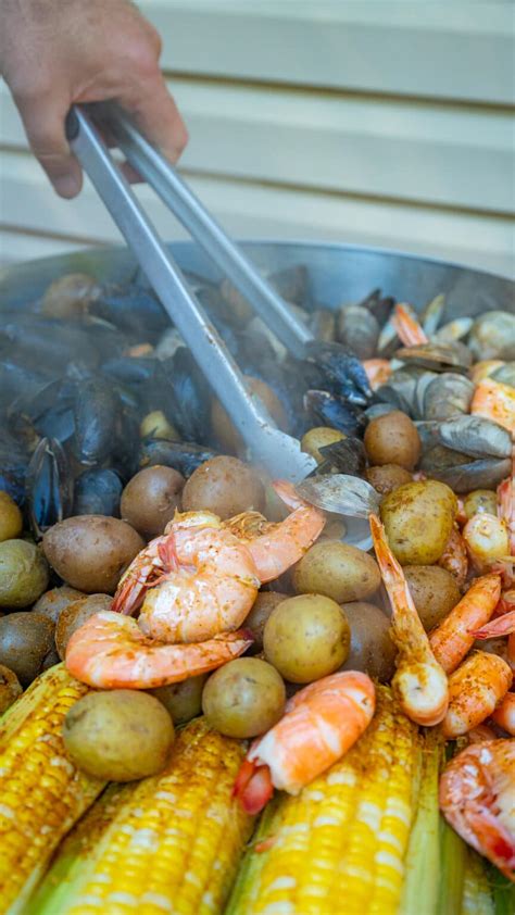 Chesapeake Seafood Steamer Pot - Grilling 24x7