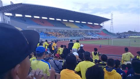 Kekecewaan Penonton Ultras Gresik Vs Ps Ngada Tetep Semangat Youtube