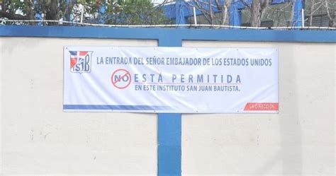 Instituto San Juan Bautista Coloca Cartel Prohibiendo Entrada Del