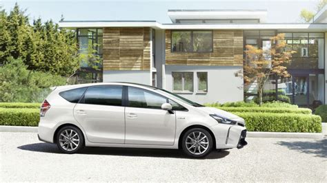 Toyota Prius Plus hybrid: still relevant? - on-my-bike en