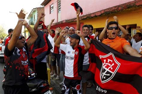 Torcida Uniformizada Do Vit Ria Promover A O Social Bahia No Ar