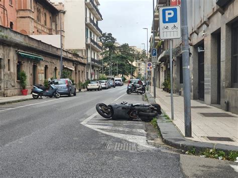 Pioggia E Vento A Messina Crolla Il Controsoffitto Di Una Chiesa