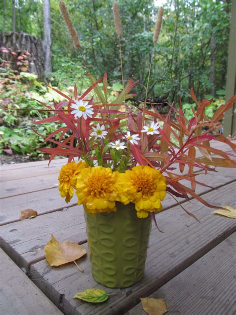 How to Make a Rustic Bouquet with Fall Foliage | Make it a Garden