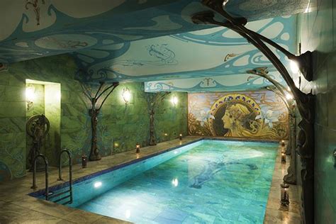 4 piscines intérieures aux décors incroyables Piscine intérieure