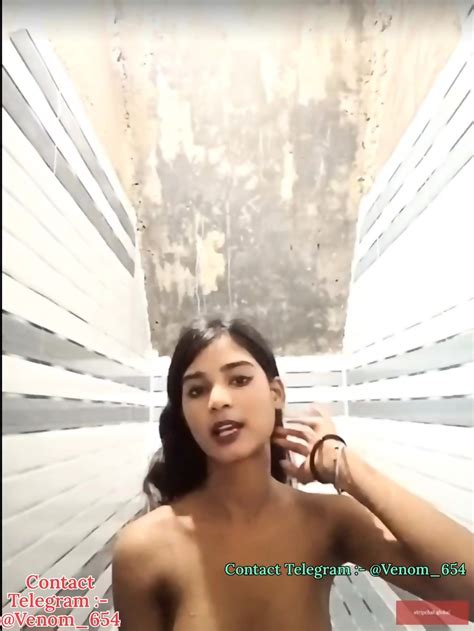 Hot Bhabhi Strip Chat Model Bathing Full Nude With Face