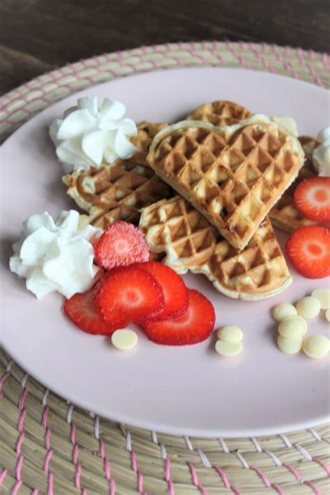 Vanillewafels Met Witte Chocolade Aardbeien En Slagroom Foodinista