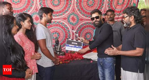 Chiyaan Vikram kicks off Dhruv Vikram and Mari Selvaraj's 'Bison ...