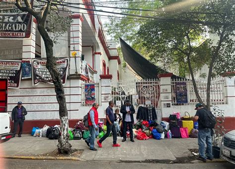 La Jornada Desalojan A Disidentes De Morena De Ex Casa De Campa A De Amlo