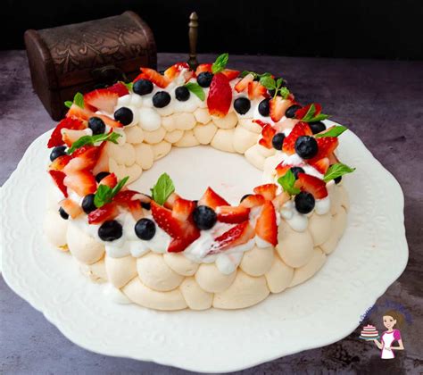 Ultimate Christmas Pavlova: A Showstopper Dessert Guaranteed to Impress ...