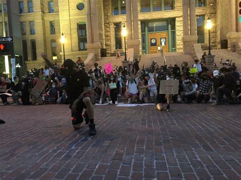 Protesters Stay Out Past Curfew In Fort Worth For 2nd Night Fort Worth Star Telegram