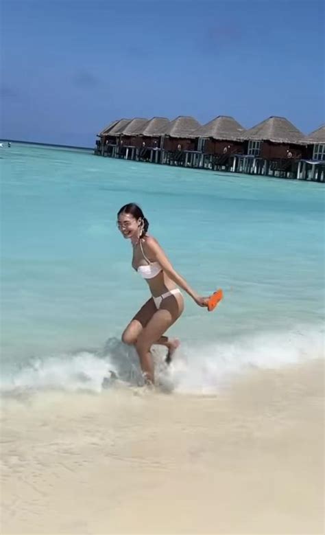 Ninh Dương Lan Ngọc khoe dáng nuột khi diện bikini ở Maldives nhưng lại gây chú ý vì điều này