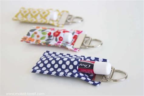 DIY Keychain Ideas {Homemade projects make wonderful gifts!}