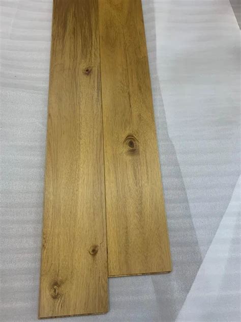 Engineered Wood Flooring Natural Oak Surface Finish Matte