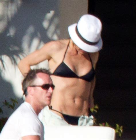 Cameron Diaz Exposing Fucking Sexy Body And Hot Ass In Bikini On Beach