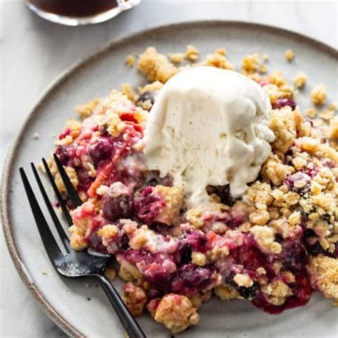 Berry Crisp (Fresh or Frozen Berries!) | My Baking Addiction