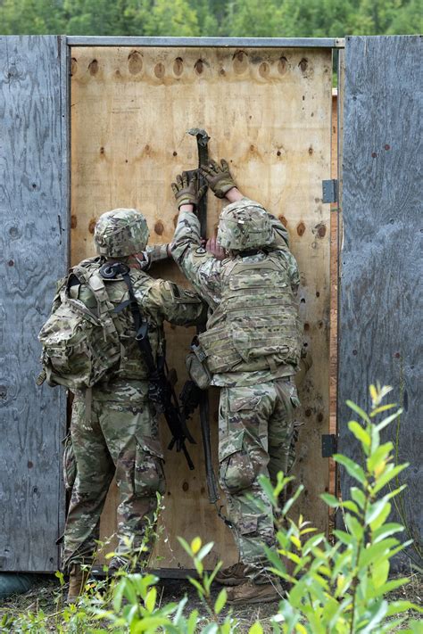 Airborne Sappers Clear The Line Combat Engineers Assigne Flickr