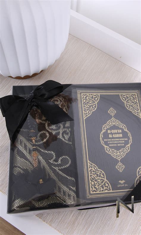 Coffret Cadeau Contenant Un Coran Complet En Allemand Et Arabe Un