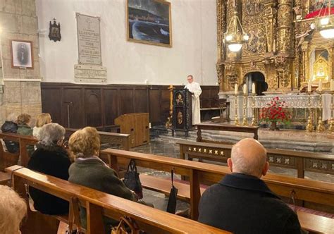 Luanco mantiene la tradición y se encomienda al Cristo del Socorro El