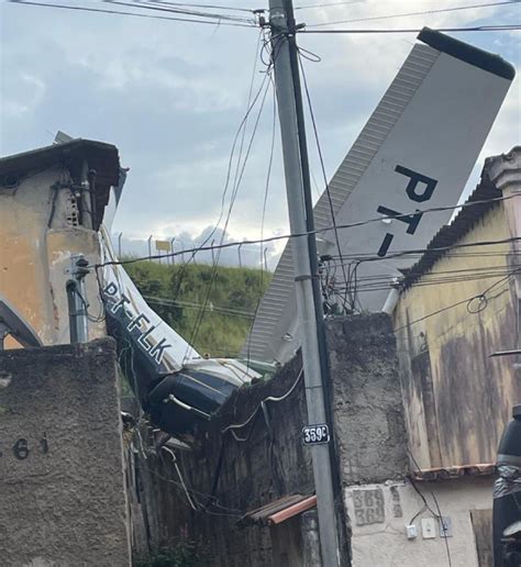 Pánico En Brasil Una Avioneta Se Estrelló Contra Varias Residencias De