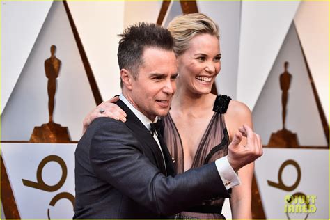 Sam Rockwell Kisses Girlfriend Leslie Bibb on Oscars 2018 Red Carpet ...