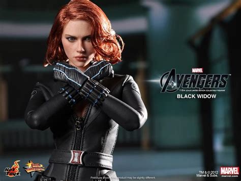 Sneak Peek Hot Toys Plays With Black Widow