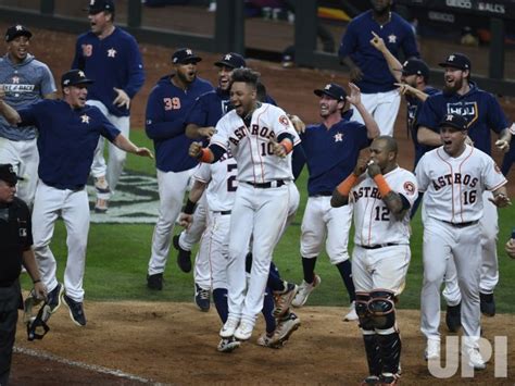 Photo Astros Celebrate Win In Alcs In Houston Hou2019101957