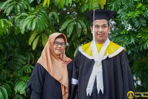 Kisah Inspiratif Radit Mahasiswa Tunanetra Lulus Cumlaude Dari Ui