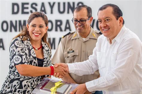 Tiempo De Guerrero El Rector De La Uagro Javier Saldaña Felicito A Todas Las Maestras Y Maestros