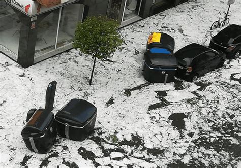 Una Tormenta De Granizo Arrasa Vitoria Gasteiz