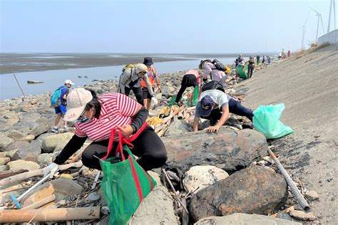 向海致敬 用愛環抱海洋 淨灘總動員