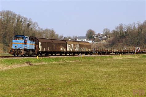 SWEG V103 mit ihrem Güterzug von Breisach nach Freiburg am Riegeler ...