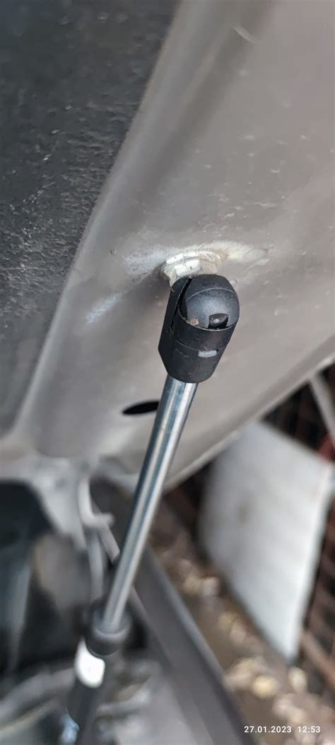 Замена газовых упоров — Chevrolet Captiva (1G), 2,2 л, 2014 года ...
