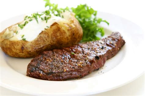 Gegrilltes Steak Mit Folienkartoffel Rezept Kochrezepte At