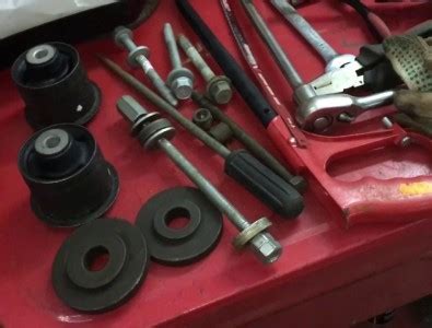 Грамотная замена сайлентблоков задней балки на Солярис своими руками ...