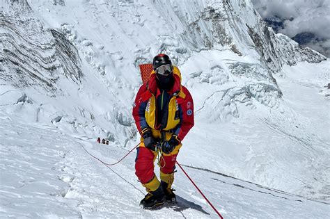 Everest Rescuers Hurry Toward Suhajda Szilard Explorersweb