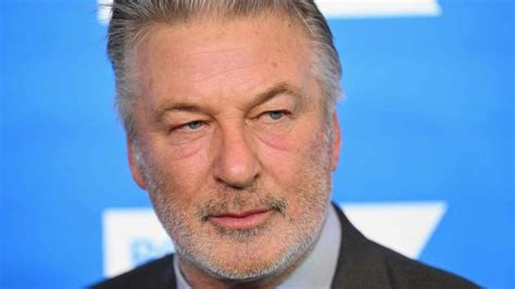 Alec Baldwin Svolta Nelle Indagini Incriminato Per La Morte Di Halyna