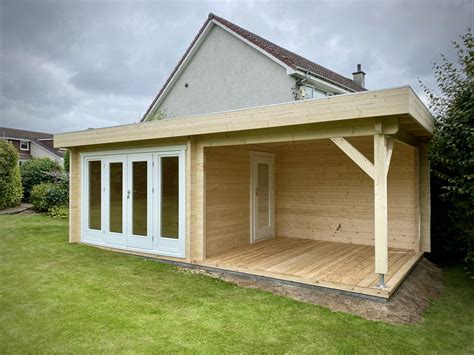 Tourists are angry over the rising price of New Forest log cabins 4